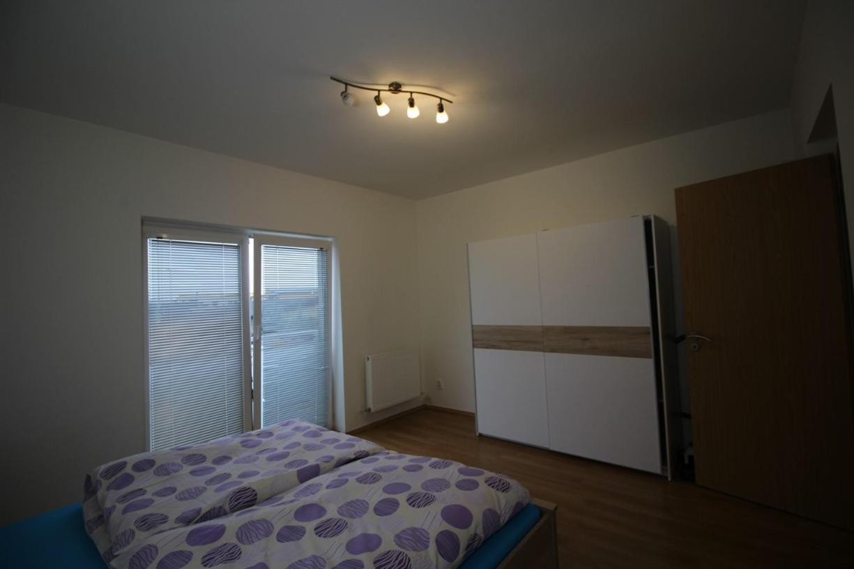 Apartman 502 Ruzindol Екстер'єр фото